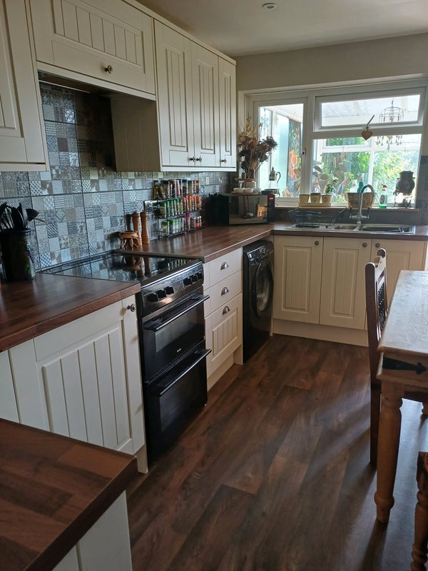 Room Holcombe Crescent in Ipswich