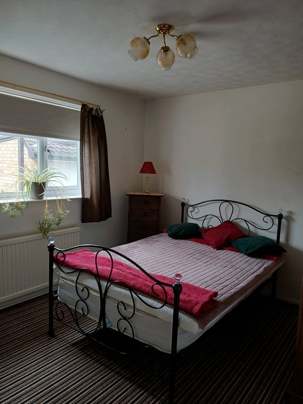 Room Holcombe Crescent in Ipswich