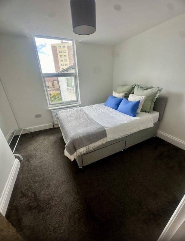 Room Coronation Road in Bristol