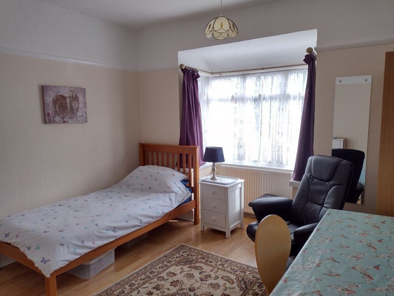 Room Cynthia Road in Poole