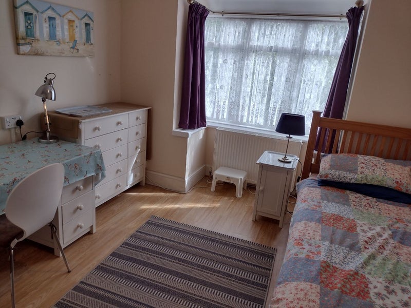 Room Cynthia Road in Poole