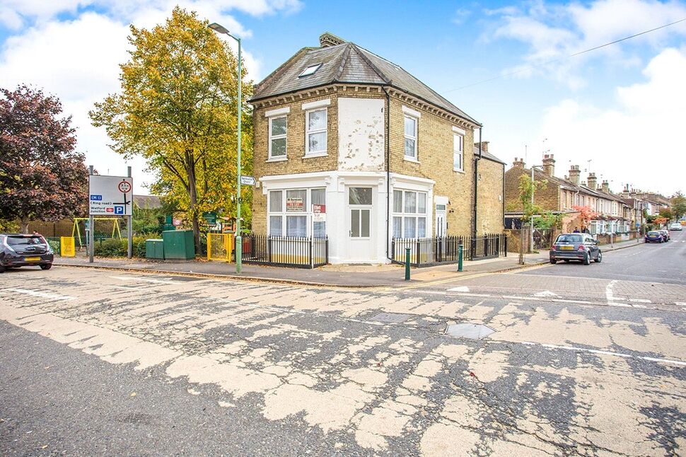Flat St John's Road in Watford