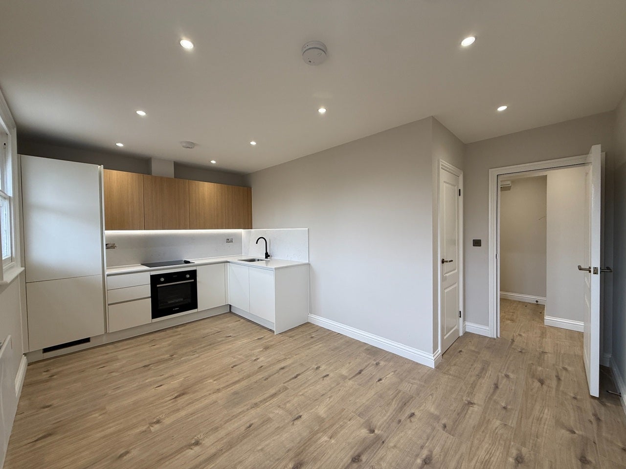 Flat Queen's Road in Greater London