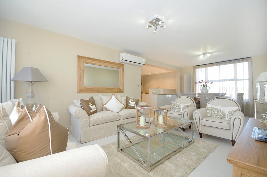 Flat Finchley Road in Greater London