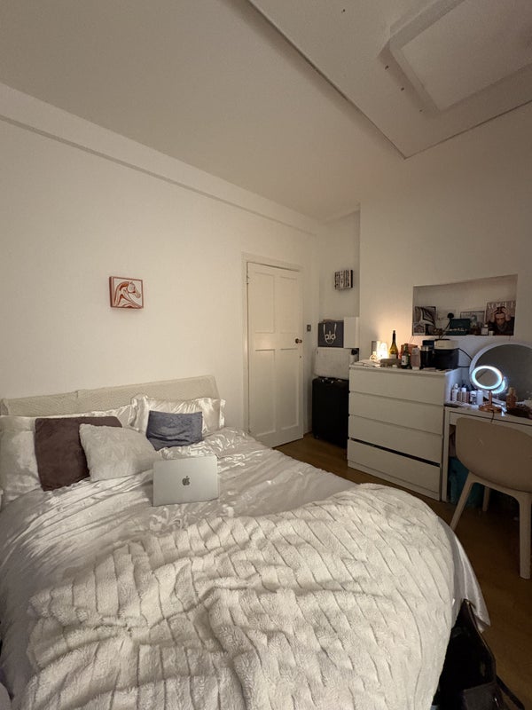 Room Kensington High Street in Greater London