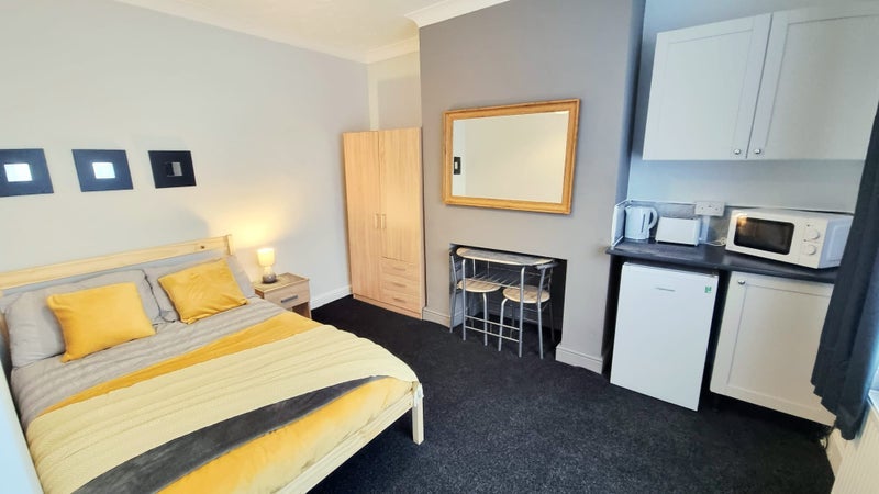Room George Street in Farnworth