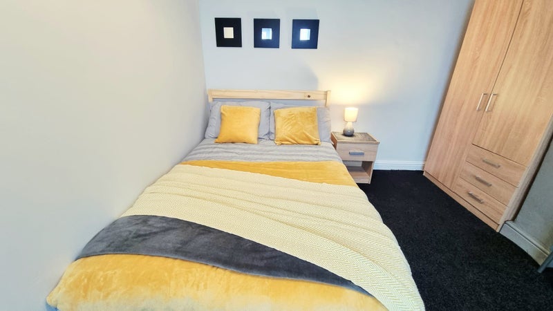 Room George Street in Farnworth