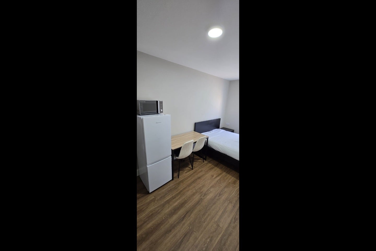 Flat Wycombe Road in Greater London