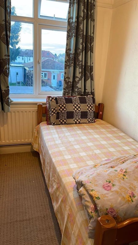 Room Stoke Poges Lane in Slough