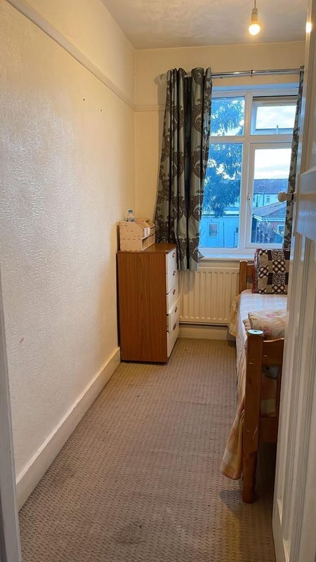 Room Stoke Poges Lane in Slough