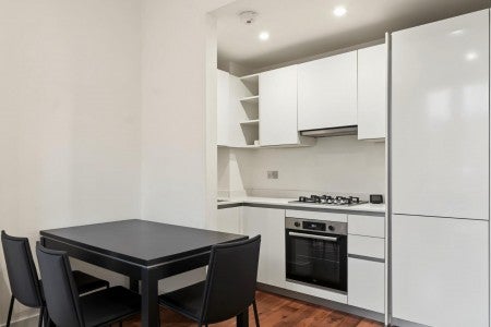 Flat Victoria Road in Greater London