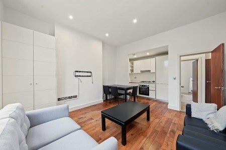 Flat Victoria Road in Greater London