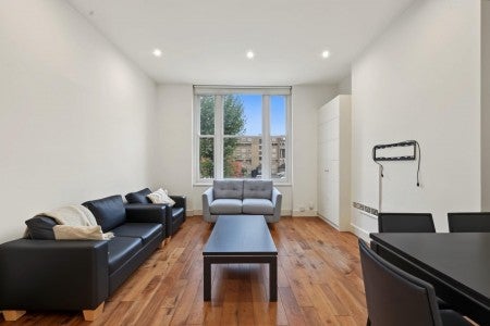 Flat Victoria Road in Greater London