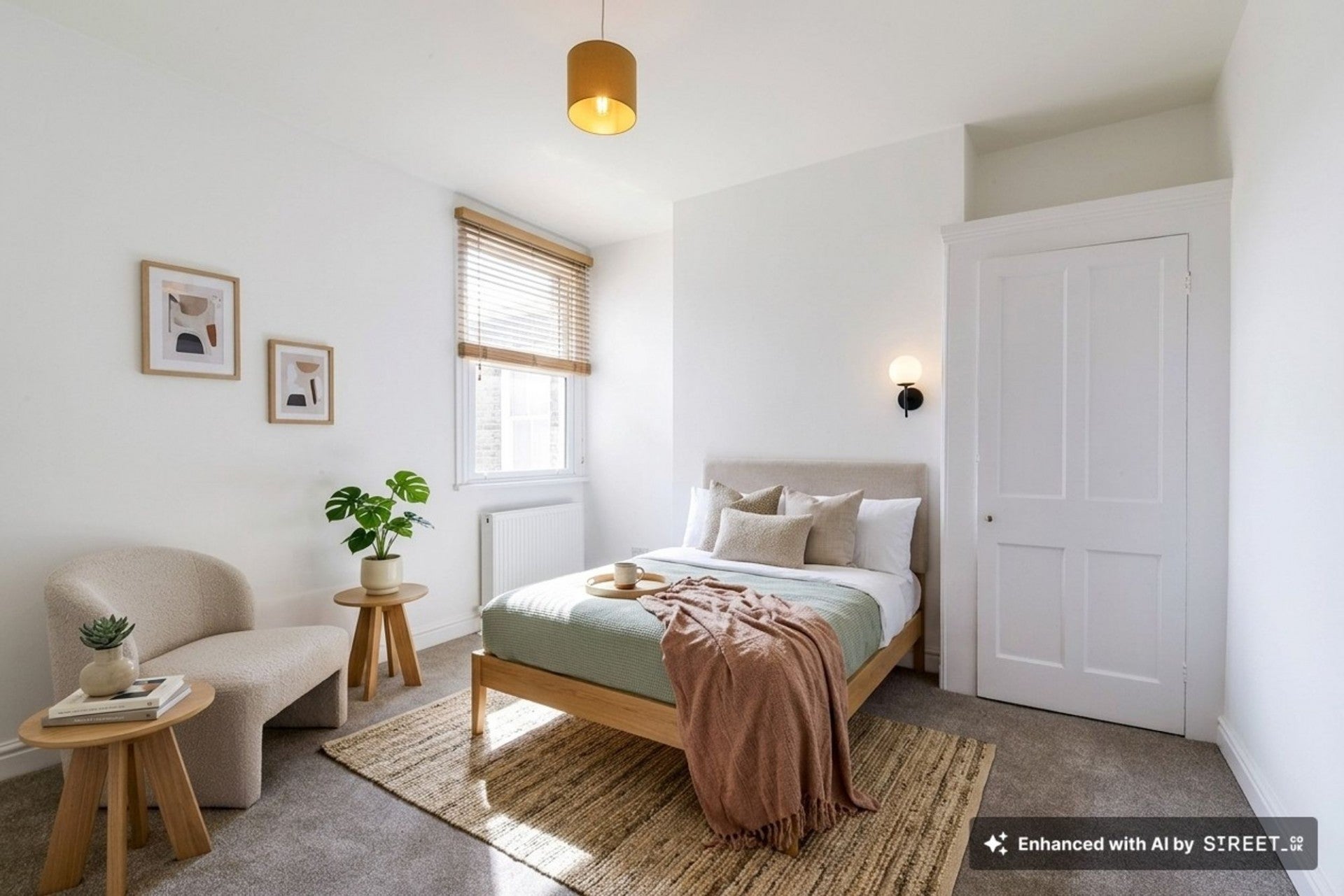 Flat Fairlight Road in Greater London