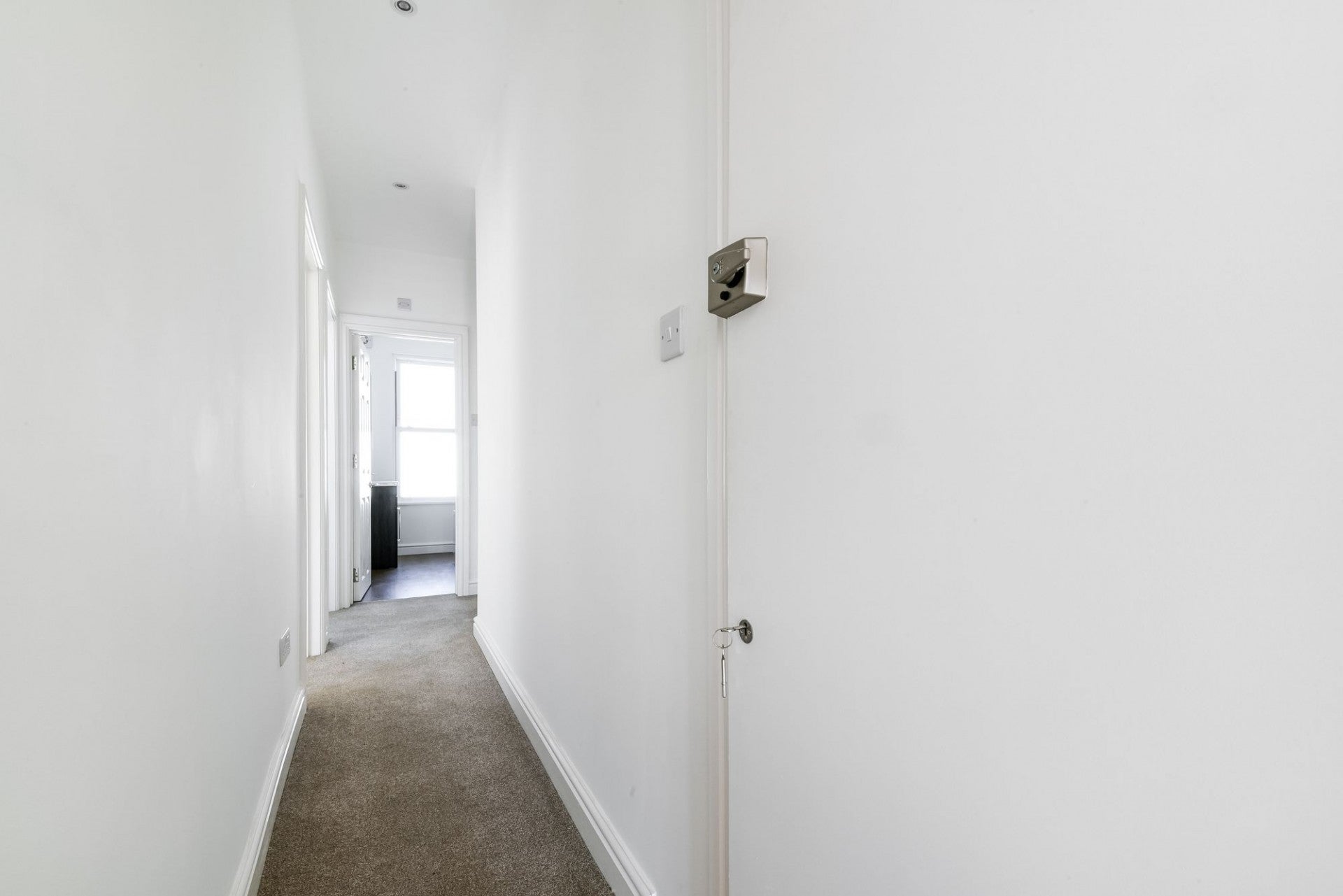 Flat Fairlight Road in Greater London