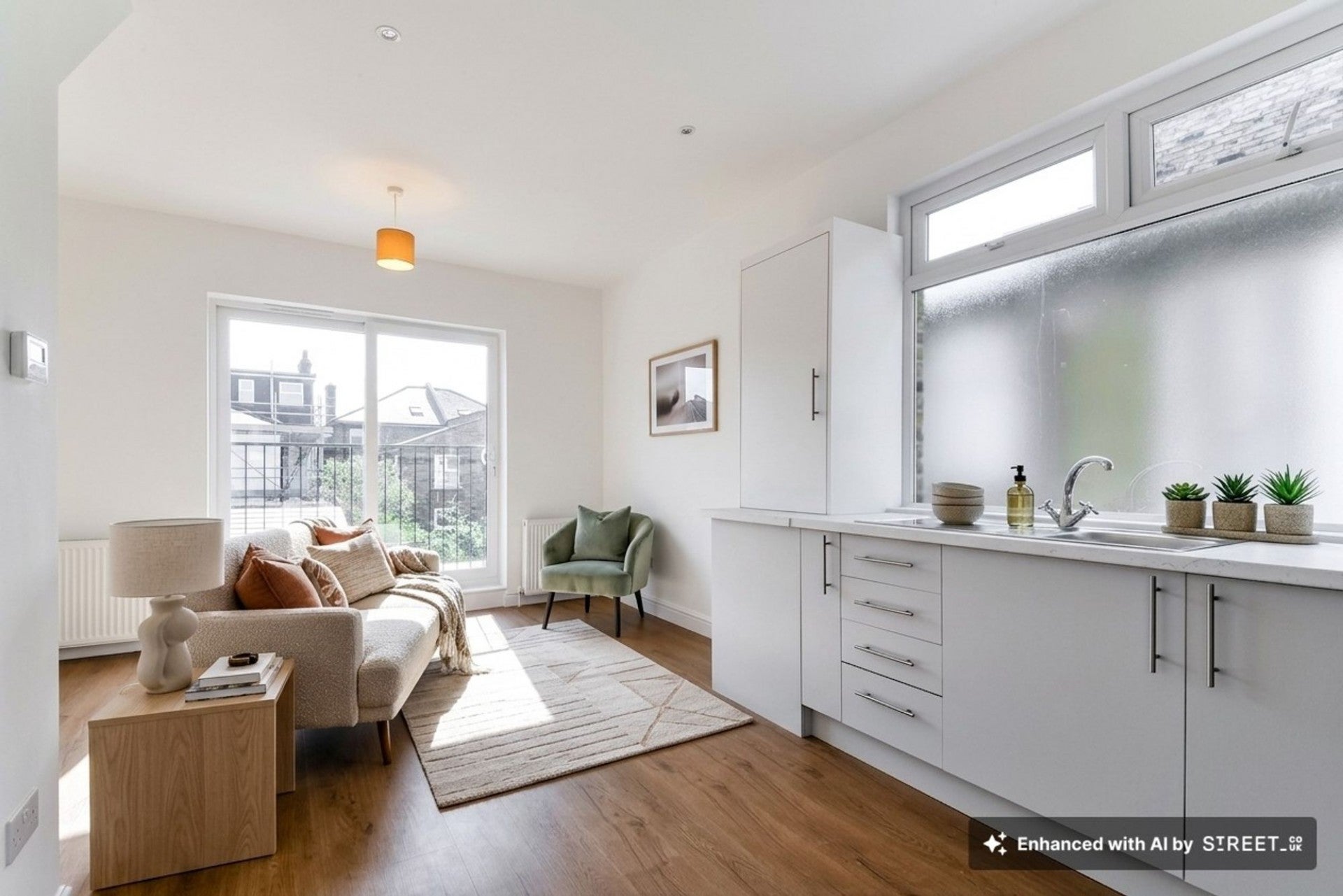Flat Fairlight Road in Greater London