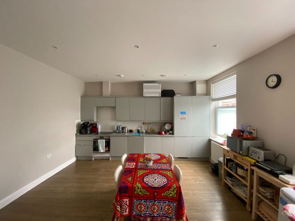 Flat Kings Road in Greater London