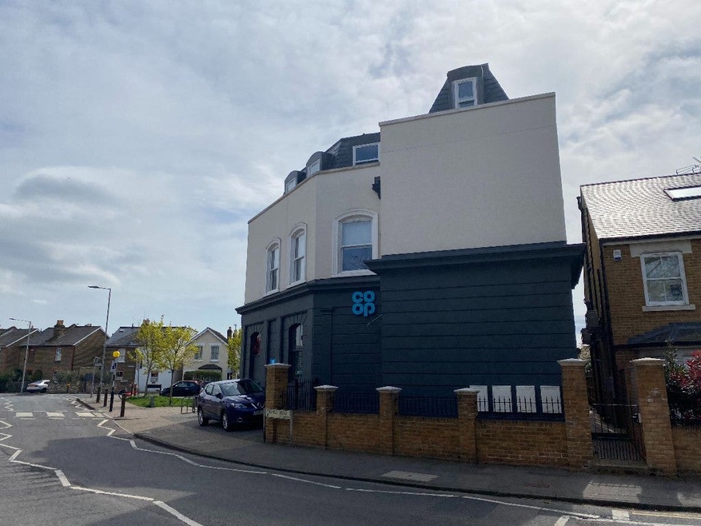 Flat Kings Road in Greater London