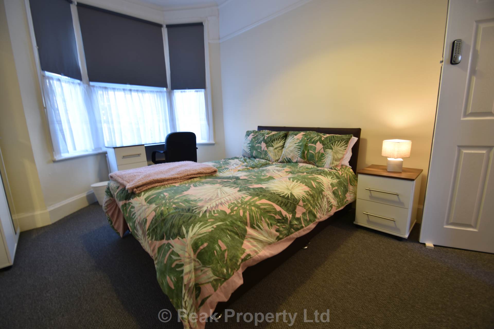 Room Queens Road in Southend-on-Sea