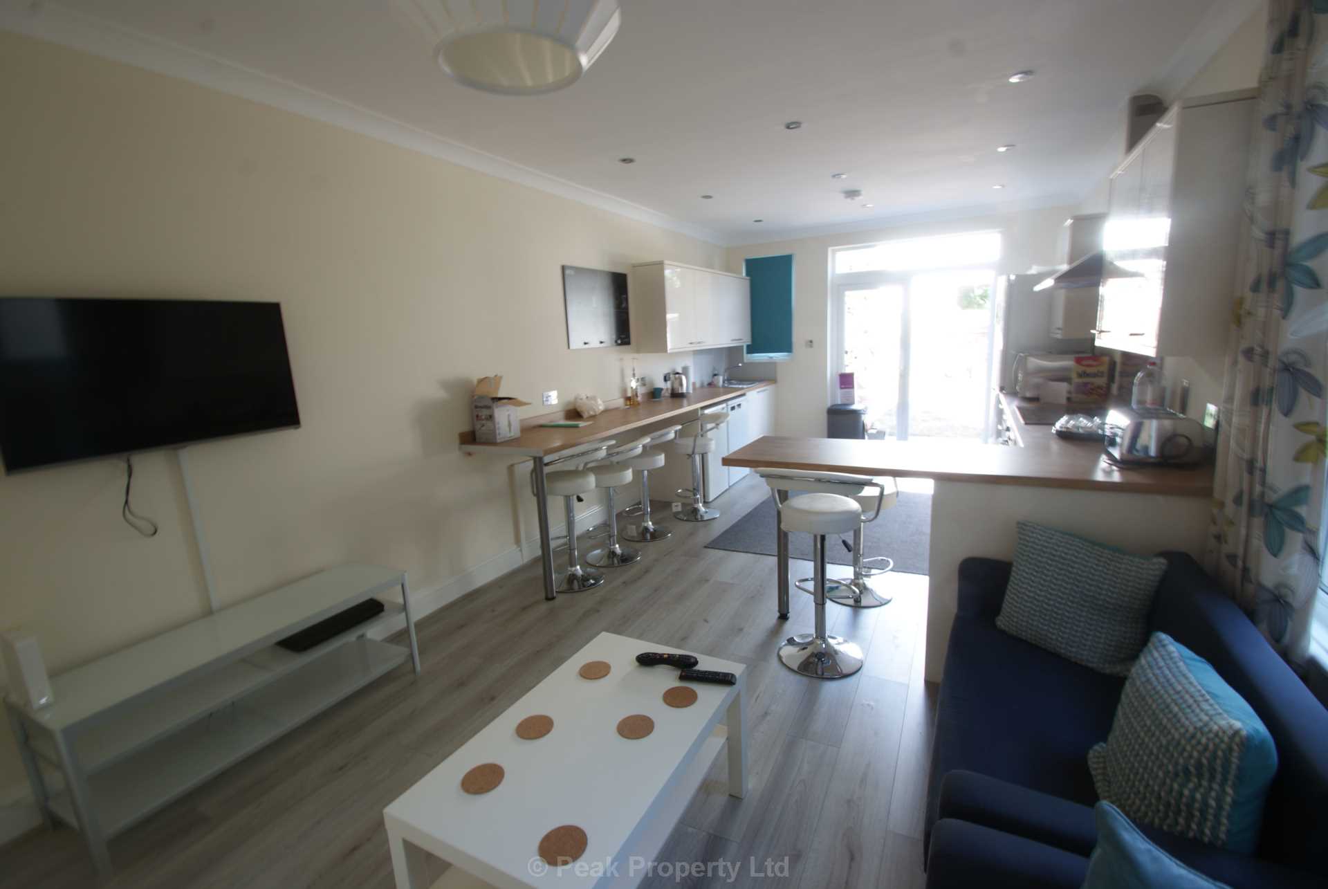 Room Queens Road in Southend-on-Sea