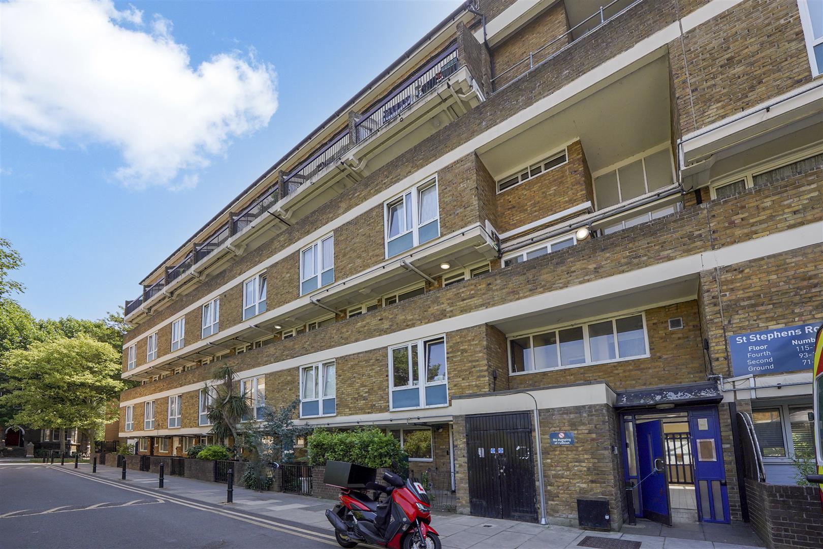 Flat Mile End Road in Greater London