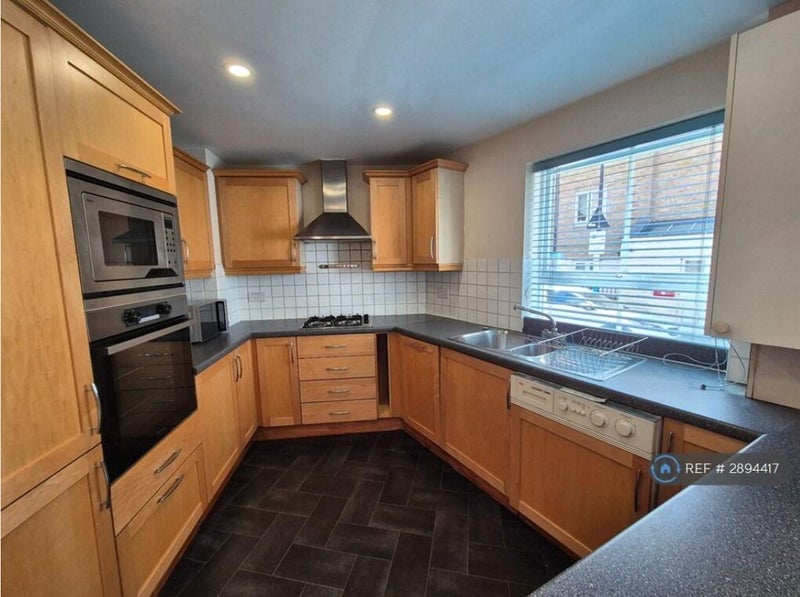 Room Buckle Street in Greater London