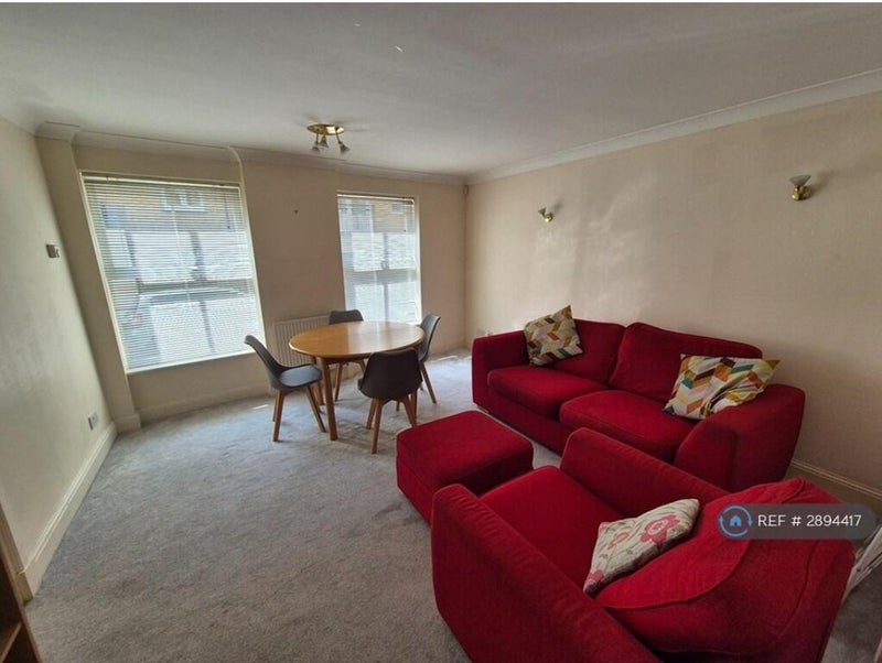Room Buckle Street in Greater London