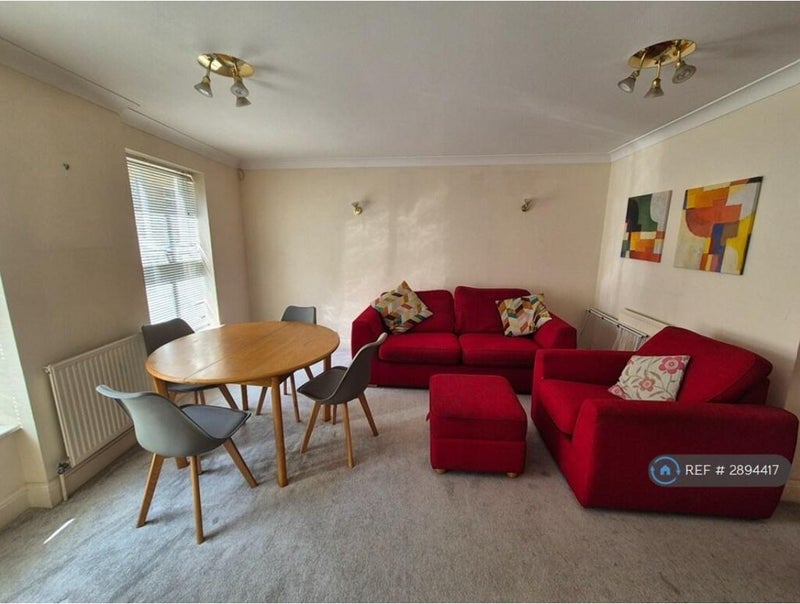 Room Buckle Street in Greater London