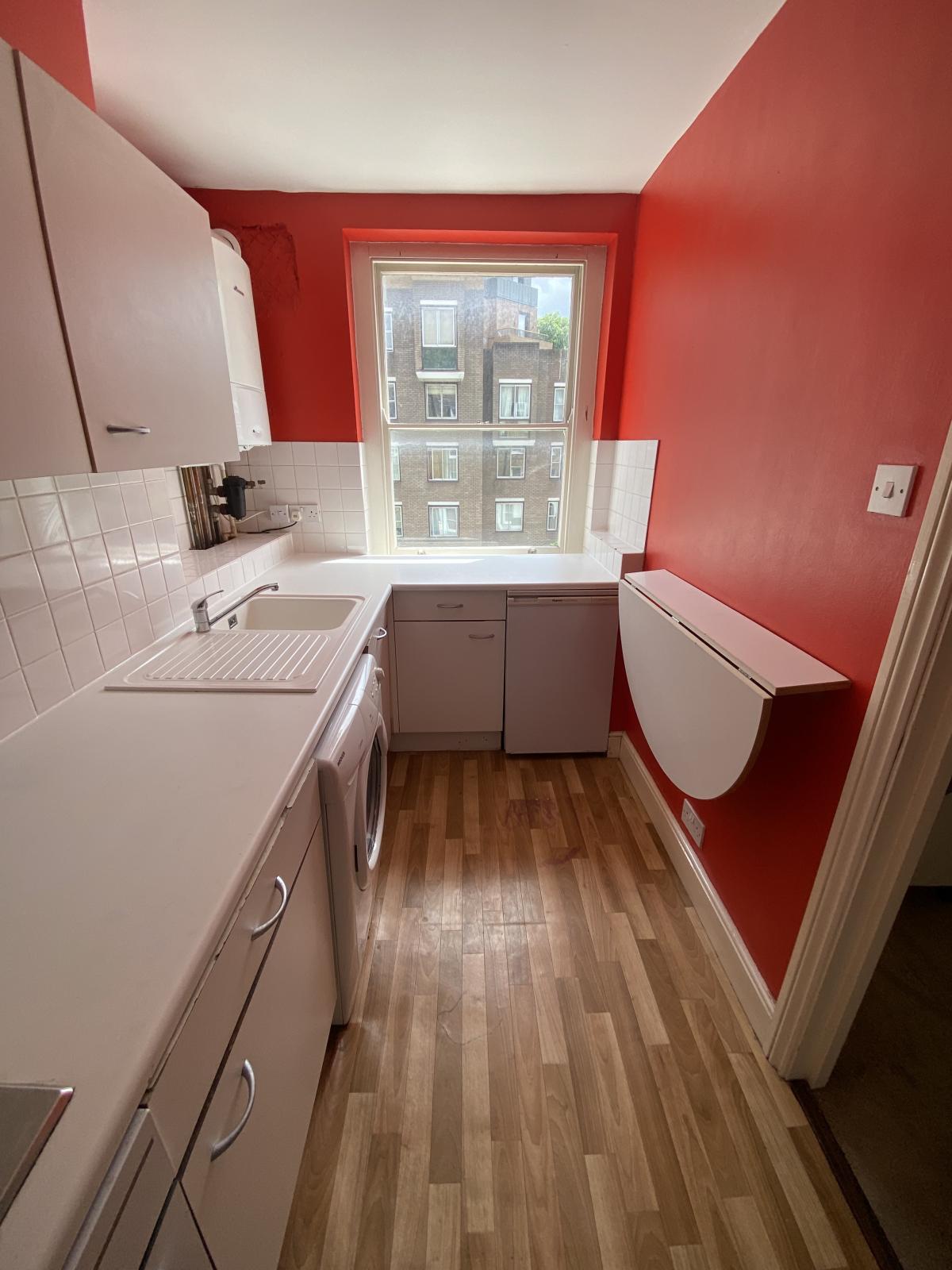 Flat Crowndale Road in Greater London