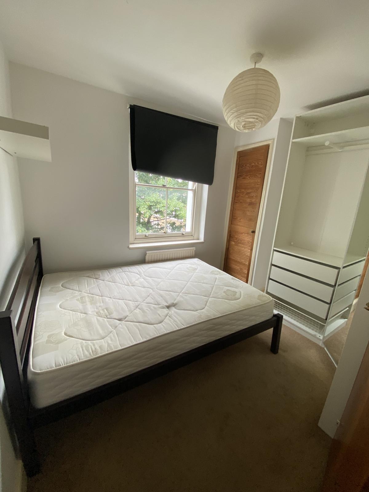 Flat Crowndale Road in Greater London