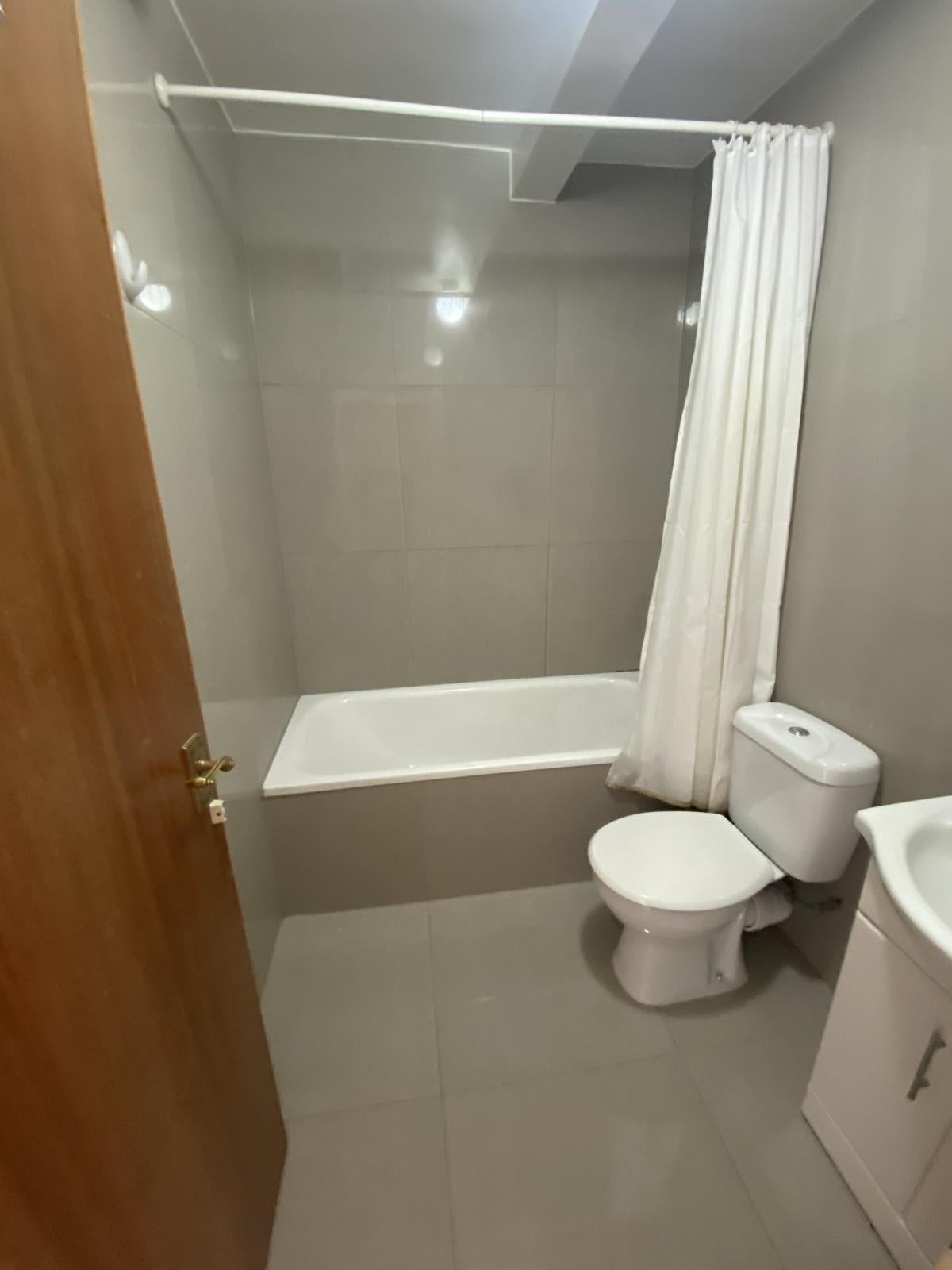 Flat Crowndale Road in Greater London