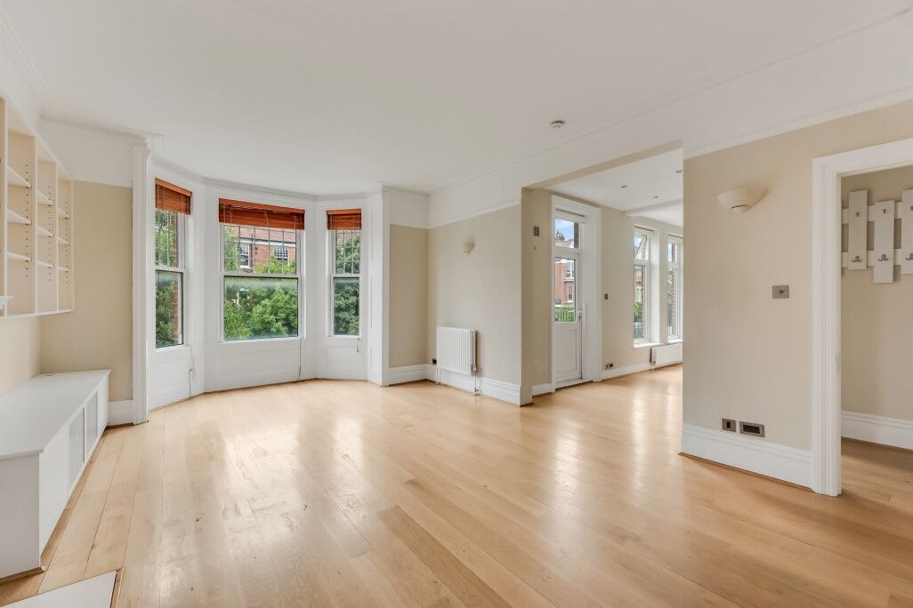 Flat Compayne Gardens in Greater London