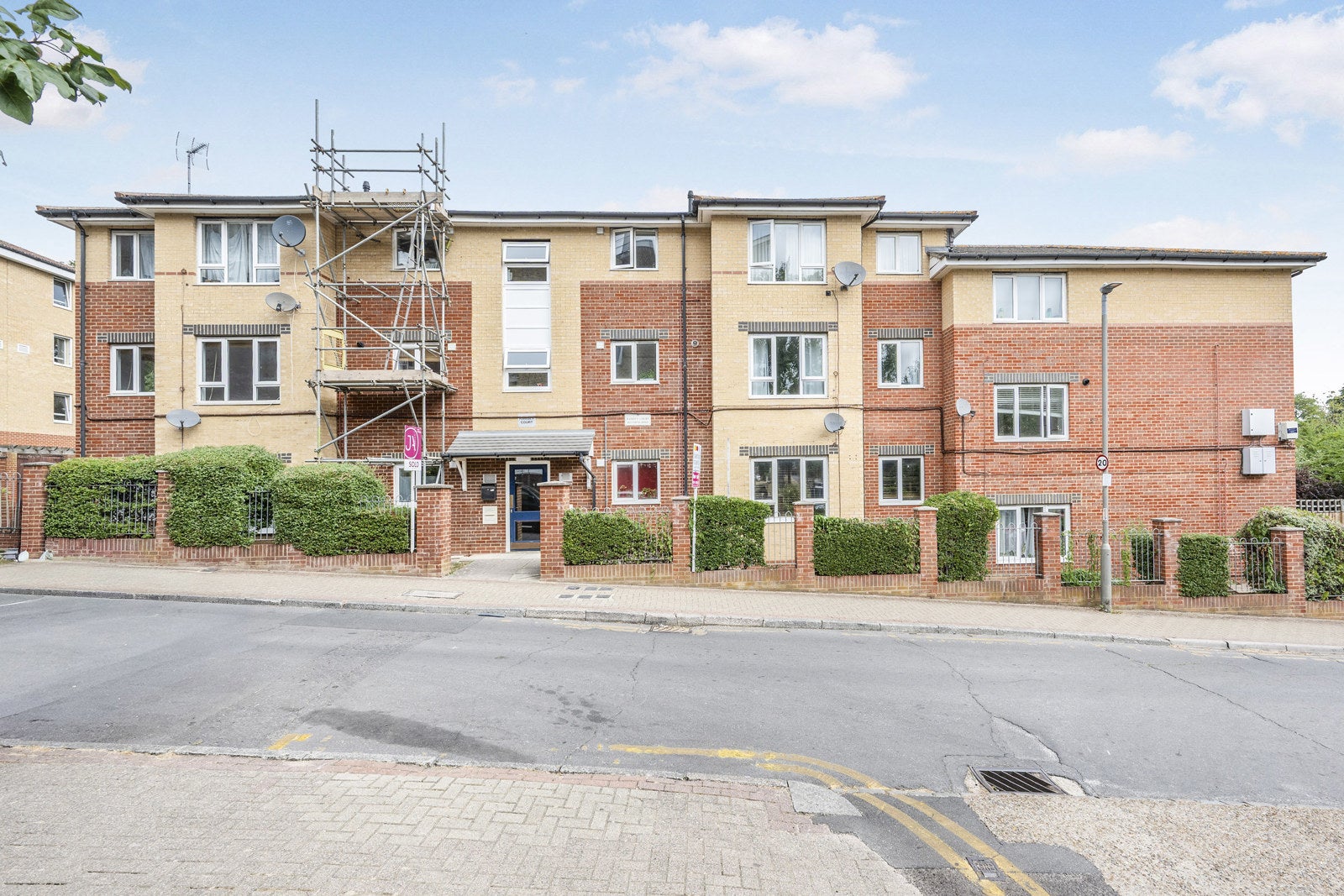 Flat Cortis Road in Greater London