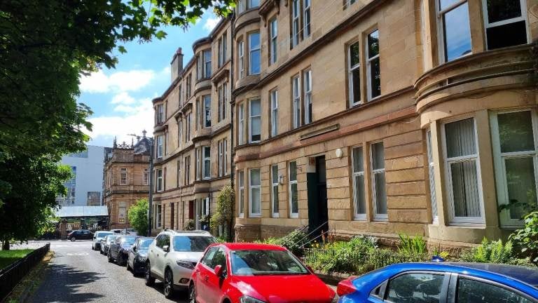 Flat Barrington Drive in Glasgow