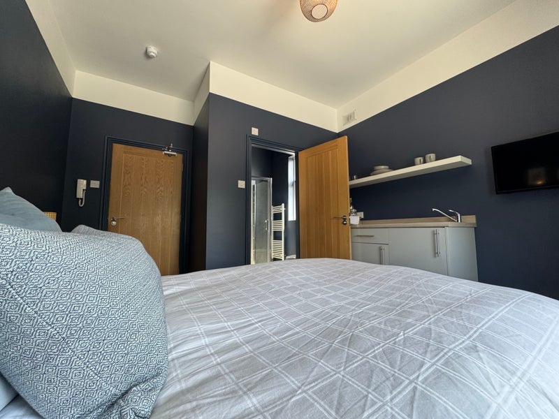 Room Ashley Road in Poole