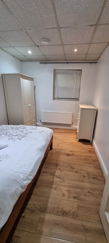 Room Merton Road in Greater London