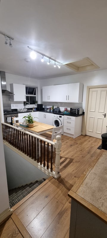 Room Merton Road in Greater London