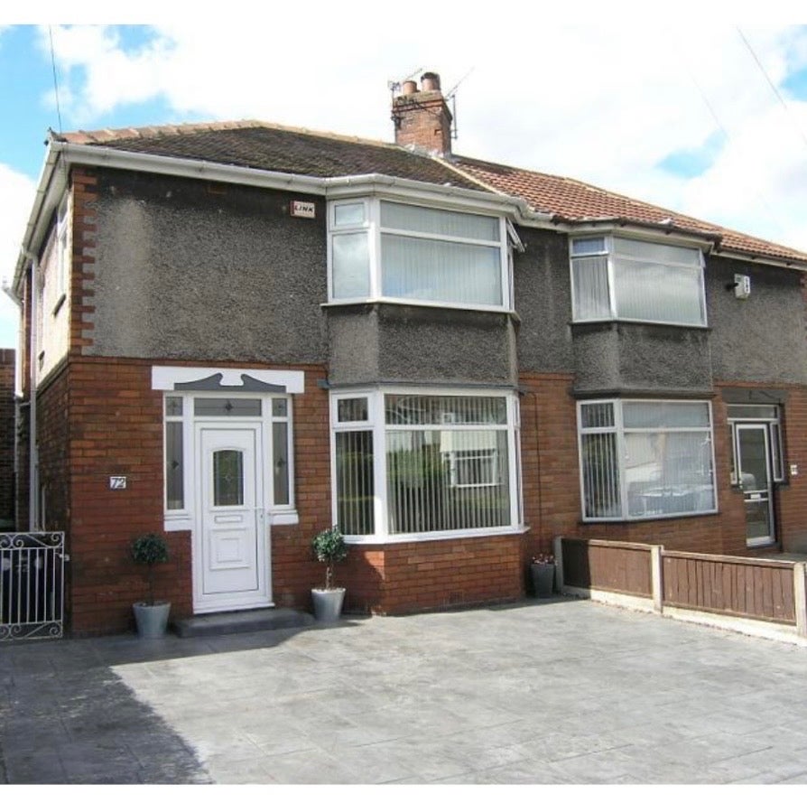 House Latham Avenue in Runcorn
