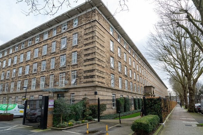Flat Bromyard Avenue in Greater London