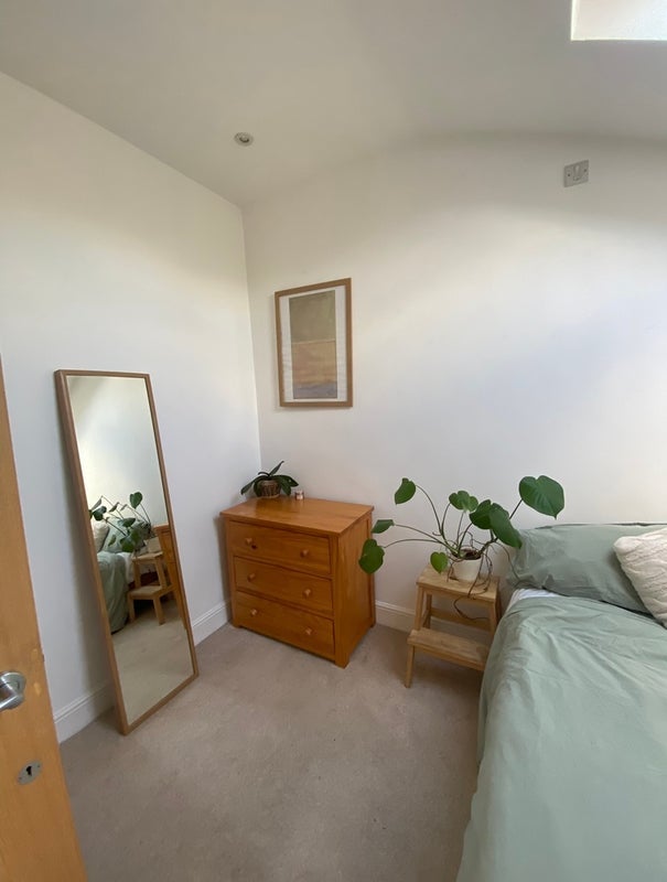 Room Beatrice Road in Greater London