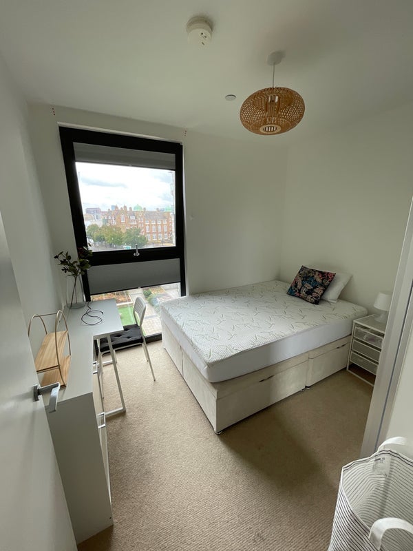 Room Radial Avenue in Greater London
