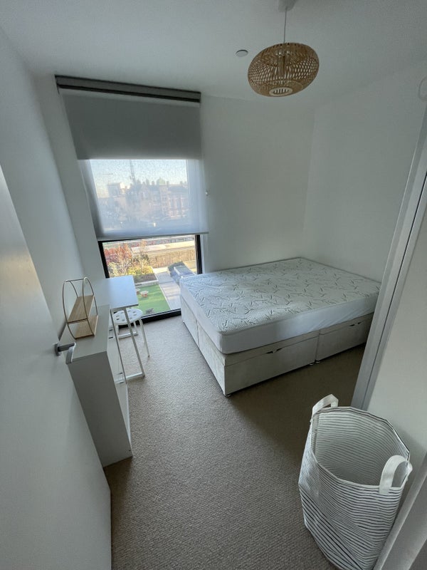 Room Radial Avenue in Greater London