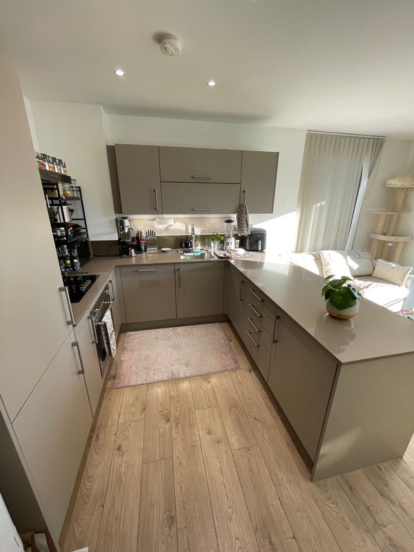 Room Radial Avenue in Greater London