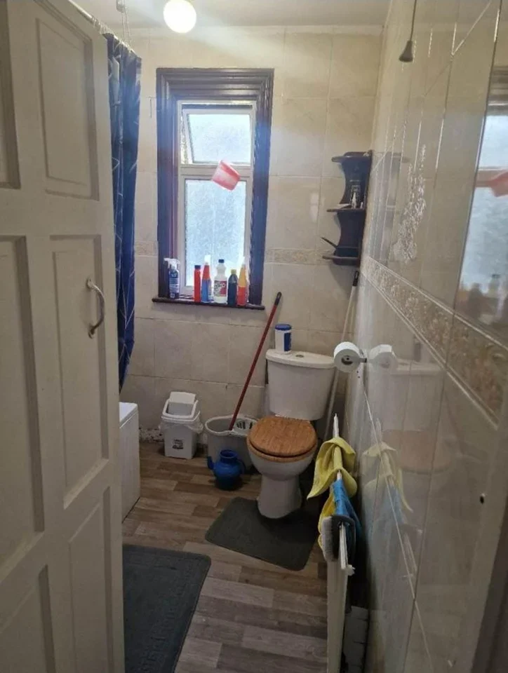 Room Hickling Road in Greater London