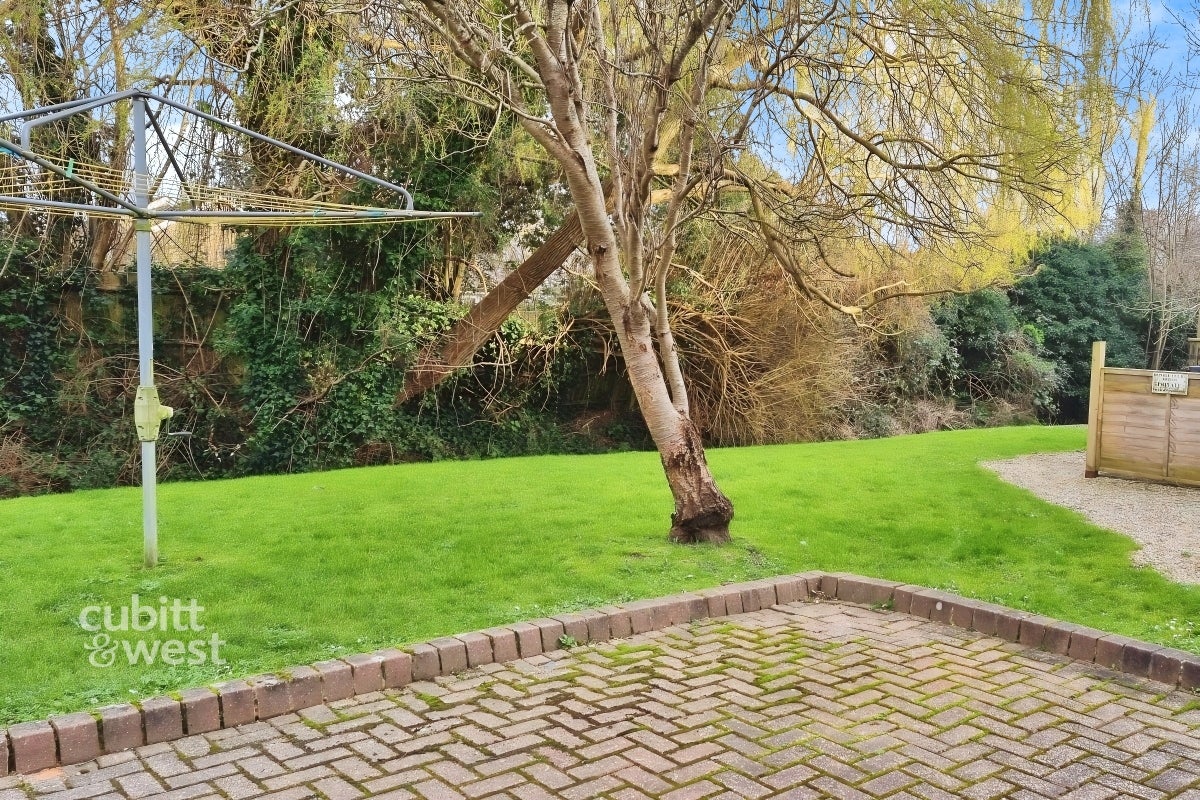 Flat Bower Place in Maidstone