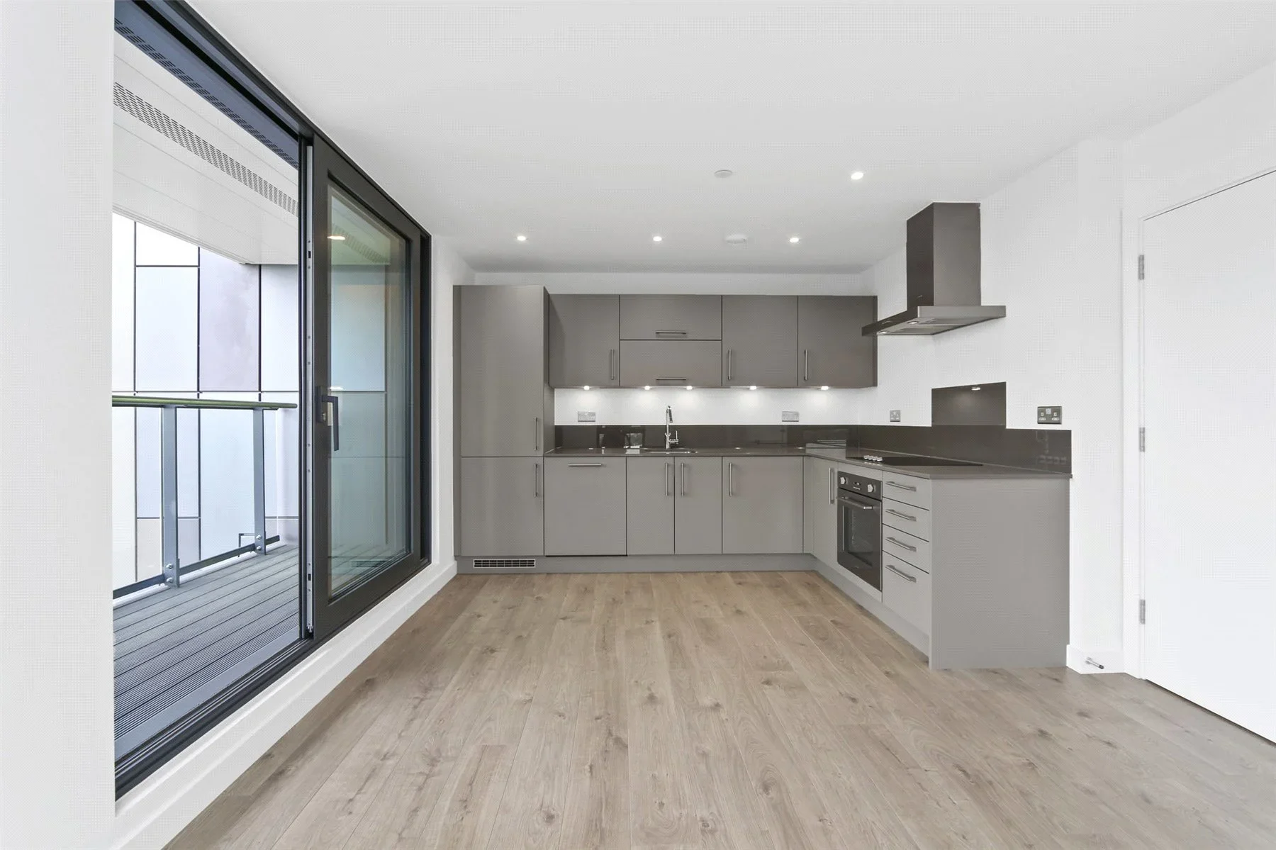 Flat Rotherhithe New Road in Greater London