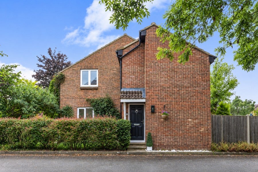 House Bradfield Close in Guildford