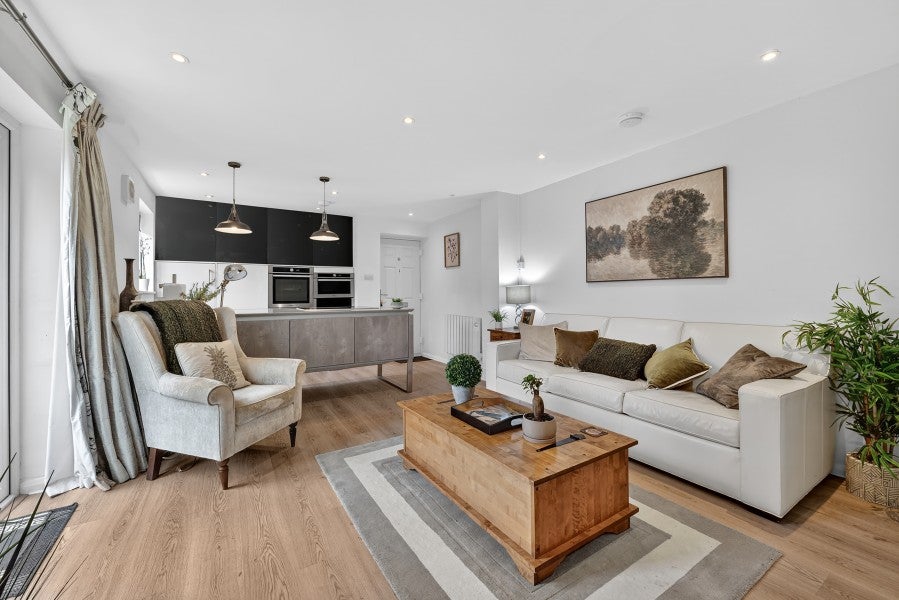 House Bradfield Close in Guildford