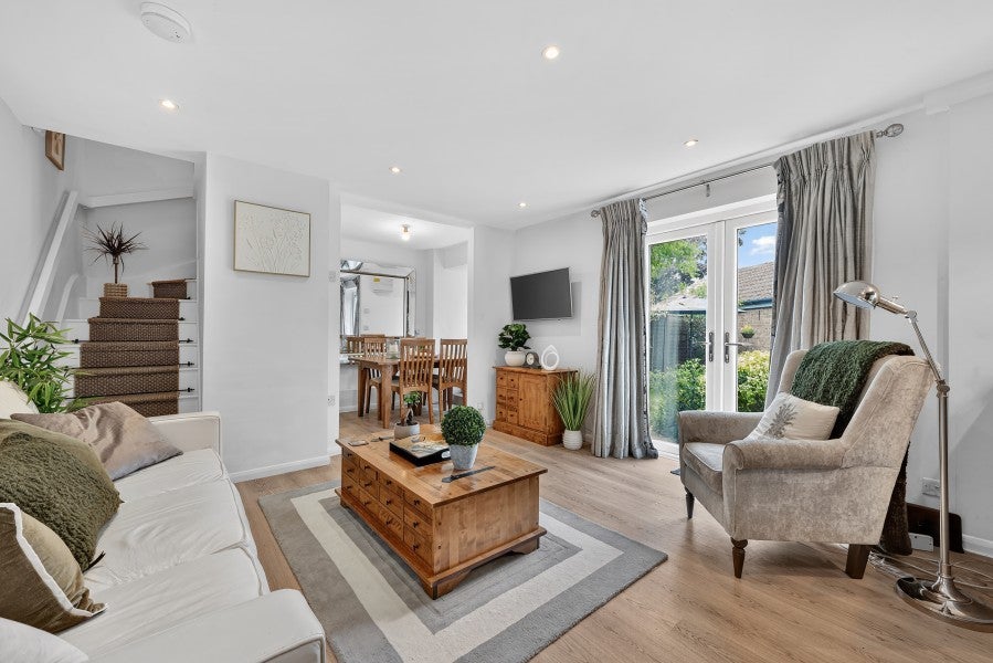 House Bradfield Close in Guildford