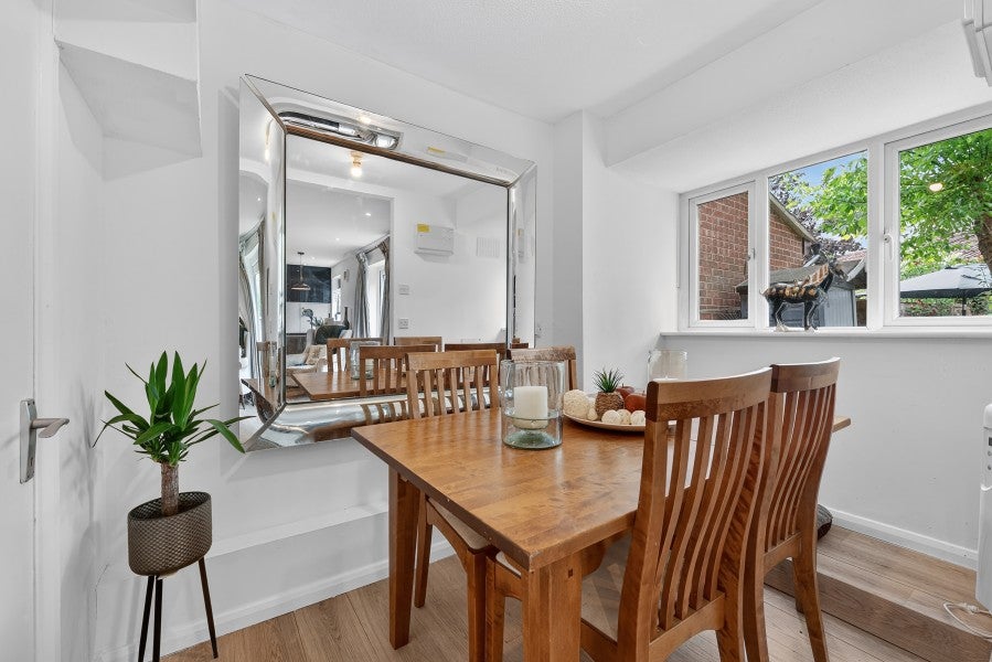 House Bradfield Close in Guildford
